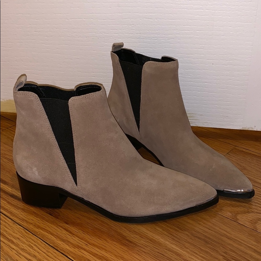 Beige/Tan Suede Chelsea boots